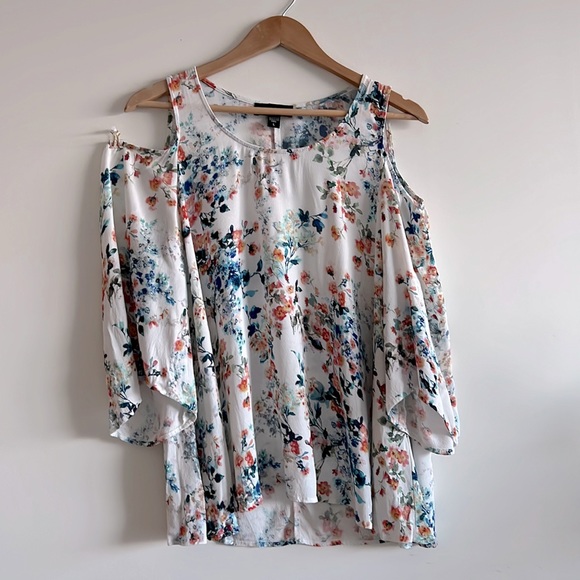 Karen Kane made in USA floral flowy cold shoulder blouse w/ 3/4 length sleeves L - Picture 2 of 9